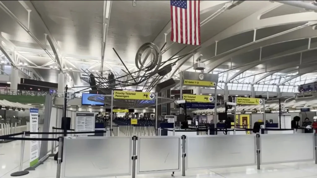 SkyWest airlines RSW Terminal - SkyWest Airlines Florida International Airport